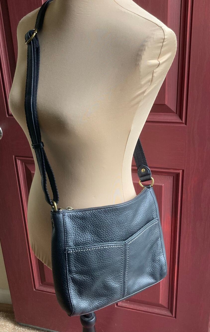 The Sak Alameda Crossbody Bag Black Pebbled Leather Lined Classic Minimalist